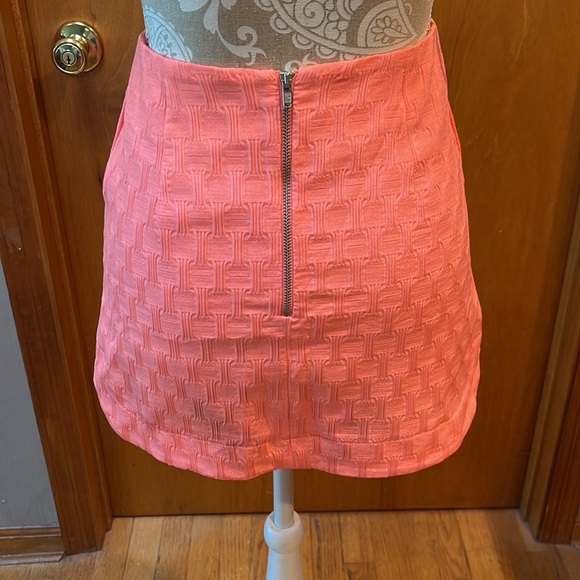 NWOT TopShop tulip hem skirt. Size 2 - Picture 4 of 4